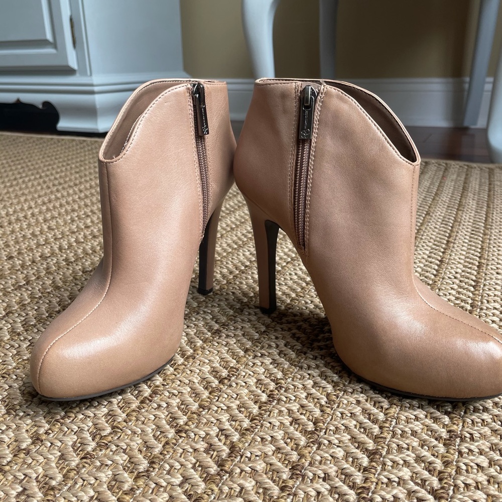 Jessica Simpson nude heels